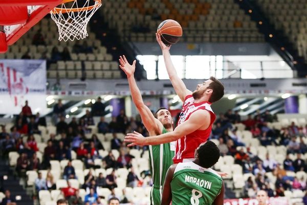 Άλλα …λόγια η ΚΑΕ Ολυμπιακός για Μάντζαρη