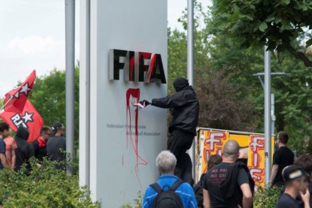 Παγκόσμιο Κύπελλο 2014: «Παρατράγουδα» στα γραφεία της FIFA (photos)
