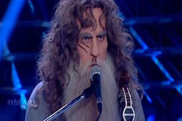 Γιάννης Σαββιδάκης: «Ανατριχιαστικός» ως Ψαραντώνης στον τελικό του YFSF