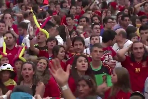 Παγκόσμιο Κύπελλο Ποδοσφαίρου 2014: Προσευχόταν μια Ισπανίδα (video)
