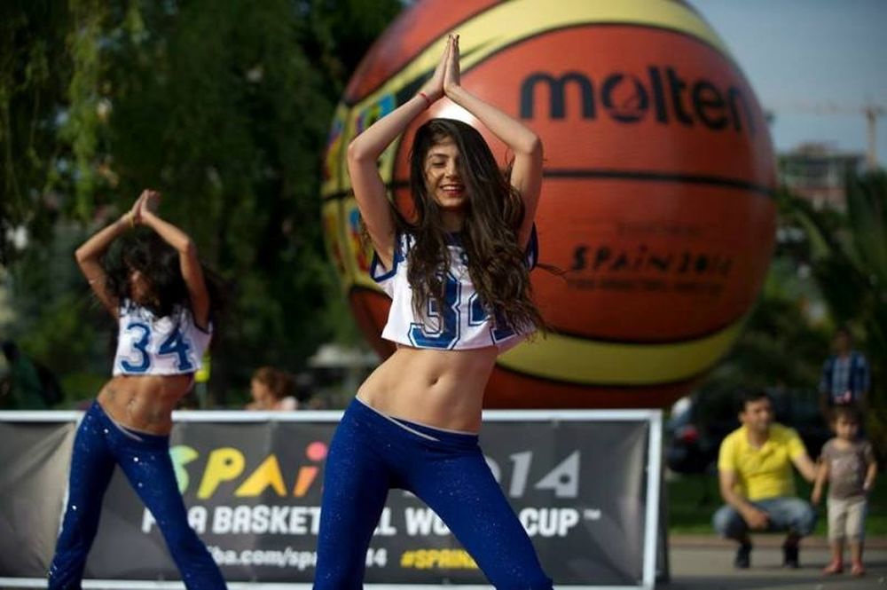 Παγκόσμιο Κύπελλο: Εντυπωσίασαν οι χορεύτριες της Εφές (photos)
