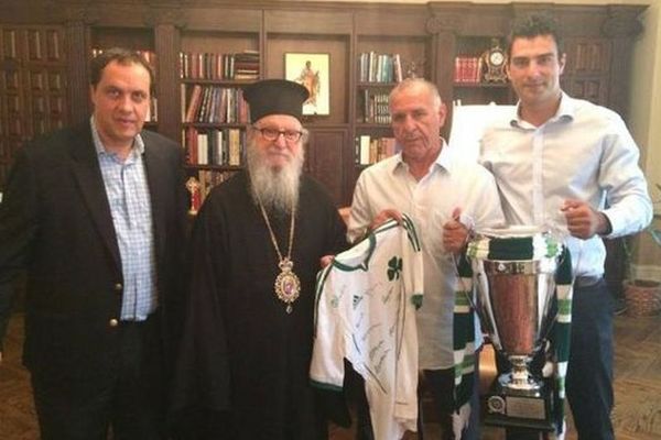 Παναθηναϊκός: Το Κύπελλο στον Αρχιεπίσκοπο Αμερικής