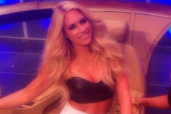 WWE: «Επέστρεψε» η Kelly Kelly (photos)