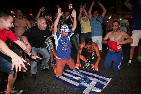 Παγκόσμιο Κύπελλο 2014: Όλη η Ελλάδα είναι… μπλε (photos+videos)