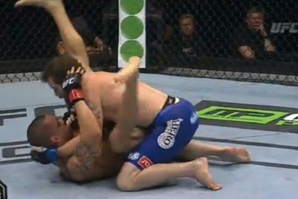 UFC Fight Night 46: Έμεινε στον… χορό ο Te Huna (videos)