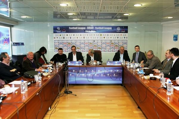 Football League: Σενάρια χορηγίας και μουρμούρες