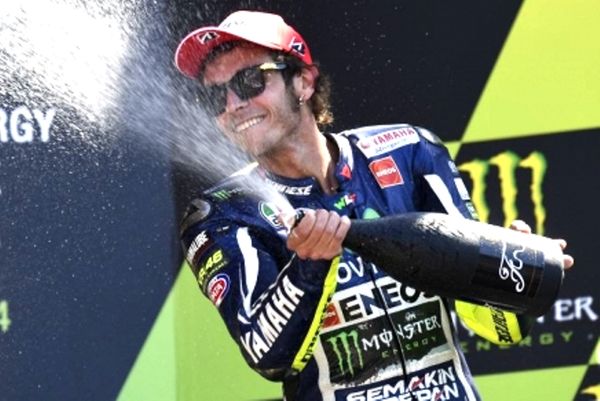 Για πάντα στη Yamaha o Rossi 