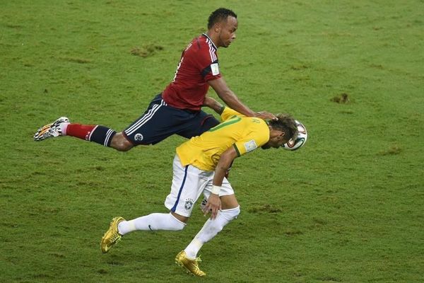 Παγκόσμιο Κύπελλο Ποδοσφαίρου – Ημιτελικοί: Δεν υπάρχει ελπίδα για Νεϊμάρ λέει ο γιατρός της Βραζιλίας (photos)