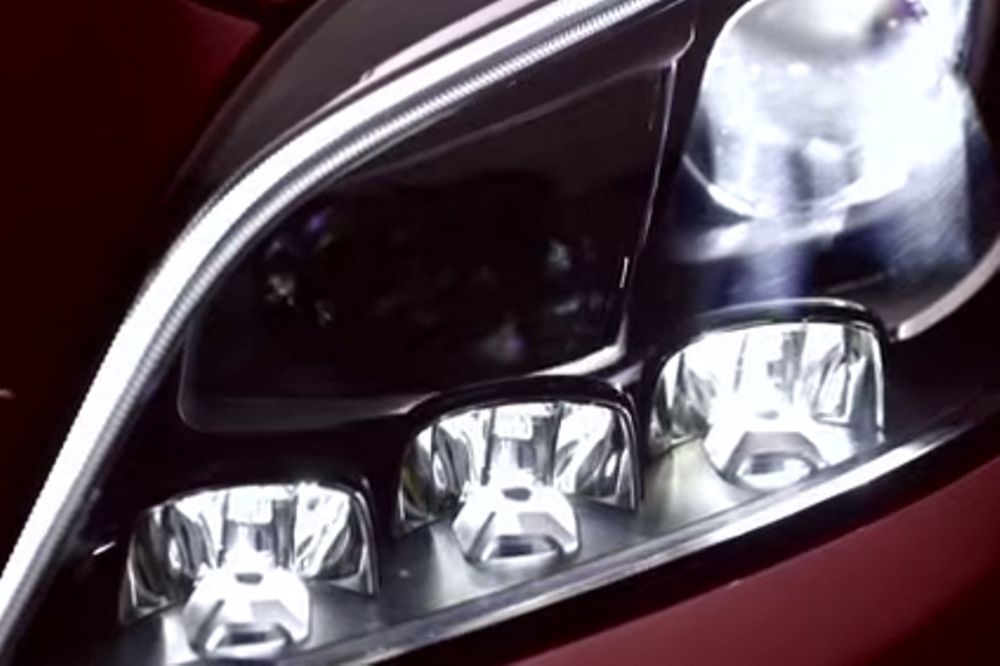 Τα μαγικά φώτα της Mercedes CLS (video)