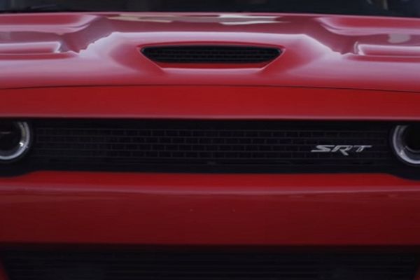 Dodge Challenger SRT Hellcat με 707 άλογα (video)