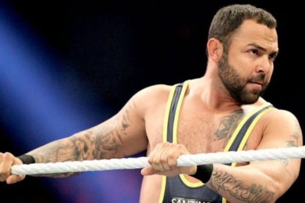 WWE: Αποσύρθηκε ο Santino (videos)