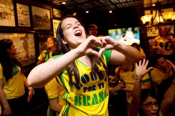 Παγκόσμιο Κύπελλο Ποδοσφαίρου 2014 – Ημιτελικοί: Επικό fail Βραζιλιάνας οπαδού (video)
