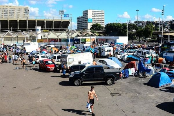 Παγκόσμιο Κύπελλο Ποδοσφαίρου 2014 – Τελικός: Οι Αργεντινοί κάνουν… camping στην Κοπακαμπάνα (photos)