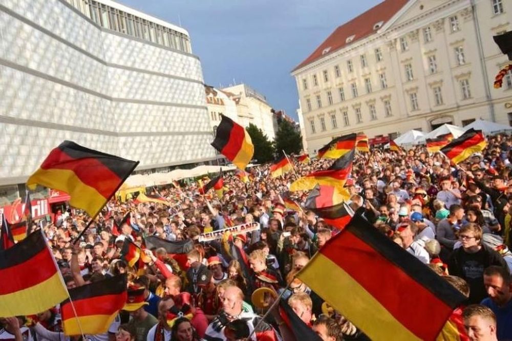 Μουντιάλ 2014 – Γερμανία: Ολονύκτιο γλέντι για τα «πάντσερ» (videos+photos)