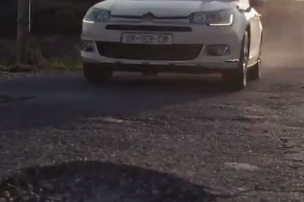 Video: Η μαγική ανάρτηση του C5 Cross Tourer