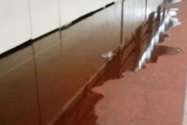 Στίβος: Πλημμύρισε το προπονητήριο στον Άγιο Κοσμά (video)