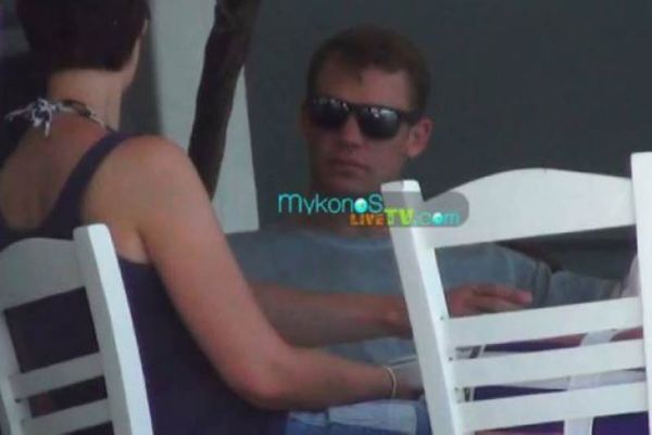 Ο Νόιερ πίνει σαμπάνια στην Μύκονο (video)