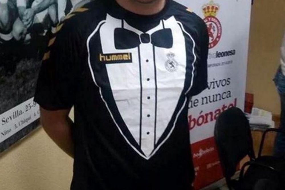 Ισπανία: Ομάδα παρουσίασε φανέλες… σμόκιν! 