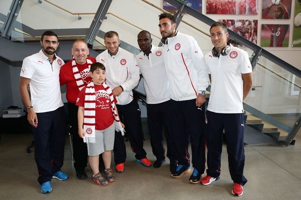 Ολυμπιακός: Συνάντηση με τον μικρό Γρηγόρη (photos+video)