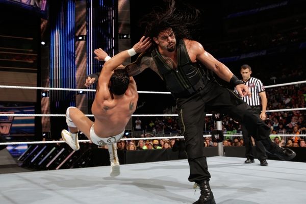 SmackDown: «Καθάρισε» ο Reigns (photos+videos)