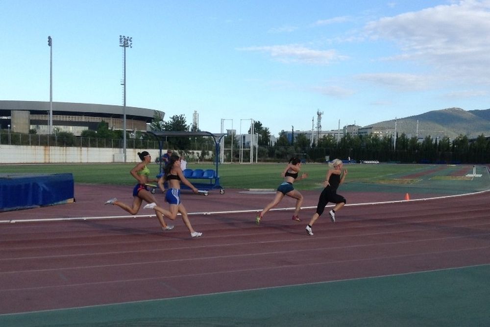 Στίβος: Η προετοιμασία των κοριτσιών της 4x100 (videos)