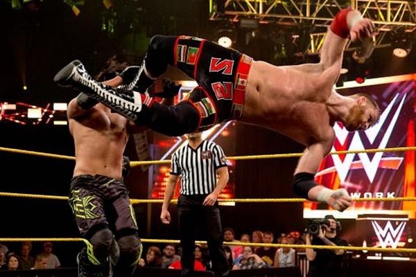 NXT: «Μύρισαν» τίτλο οι Zayn και Rose (photos+videos)