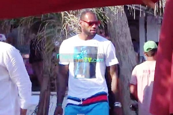 Αποθέωση Λεμπρόν στη Μύκονο (video)