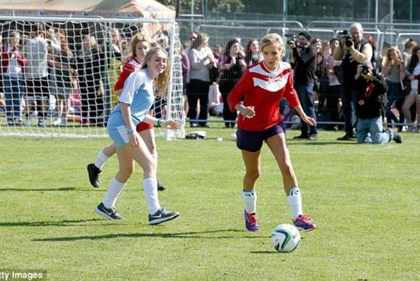 Όταν οι σελέμπριτι παίζουν μπάλα (videos+photos)