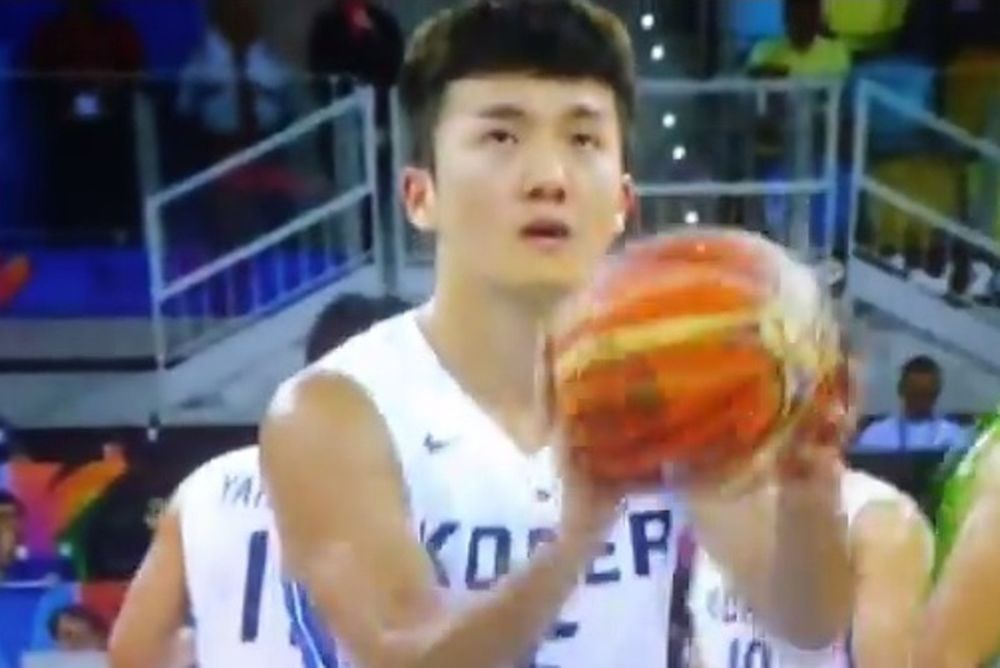 Mundobasket 2014: Κορεάτης σουτάρει βολές με ταμπλό (video)