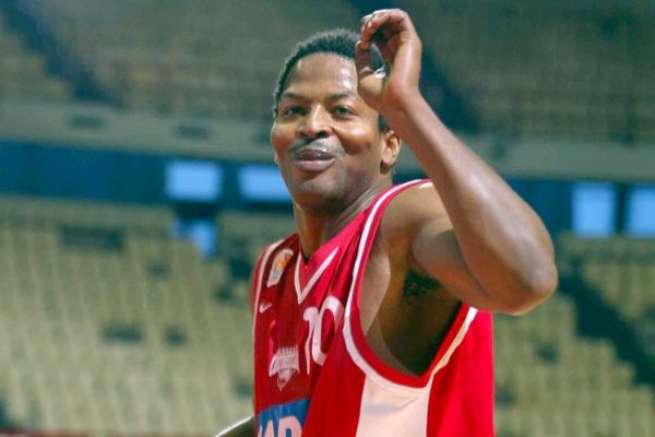Ολυμπιακός: «Αλφόνσο μας έφυγες νωρίς» (video)