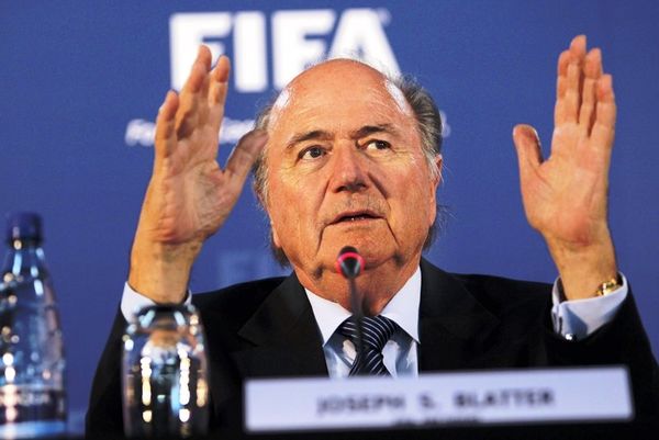 FIFA: Ξανά υποψήφιος ο Μπλάτερ