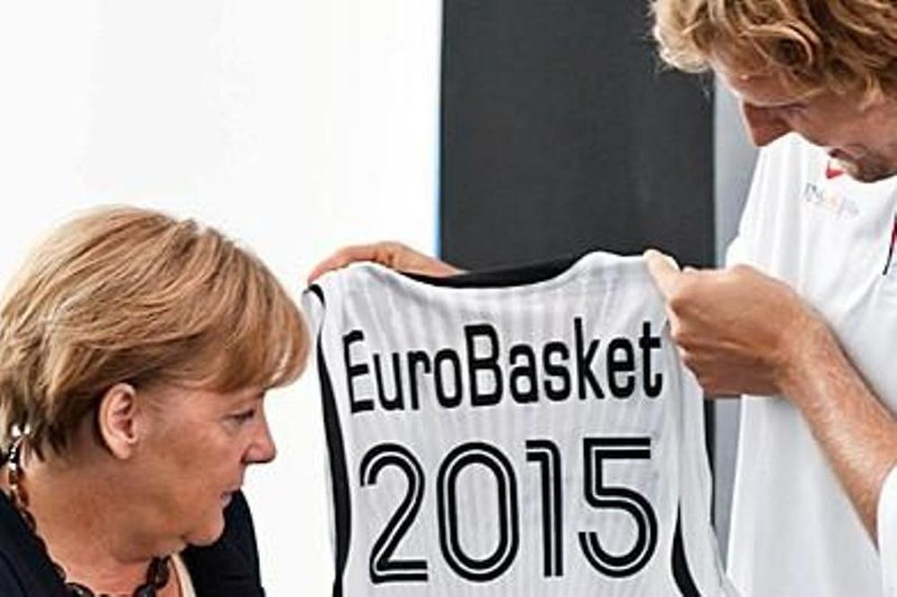 Ευρωμπάσκετ 2015: Θα... παίξει και η Μέρκελ! (photo)