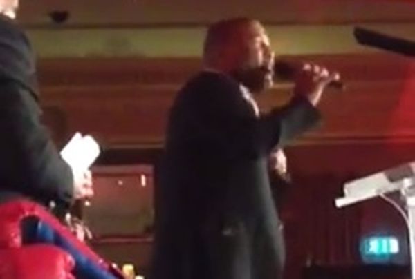 Λίβερπουλ: «Αηδόνι» ο θρύλος Τζον Μπαρνς (video)
