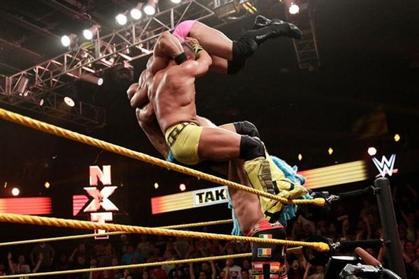 NXT: Υπεράσπιση για Neville και Charlotte (photos+videos)