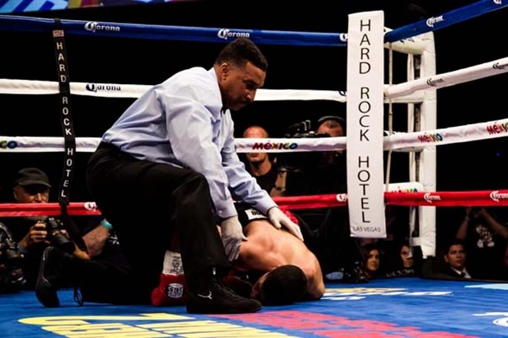 Μποξ: Ισοπεδωτικοί Ortiz και Cuellar (videos)