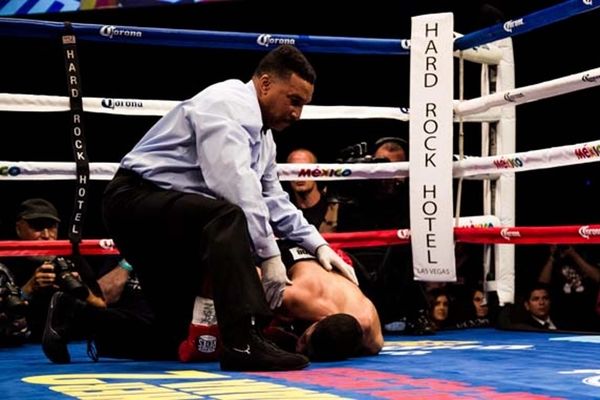 Μποξ: Ισοπεδωτικοί Ortiz και Cuellar (videos)