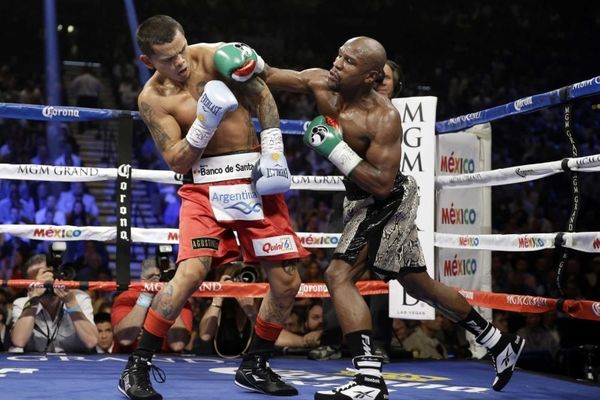 Μποξ: Στο 47-0 ο Mayweather (GIFs)