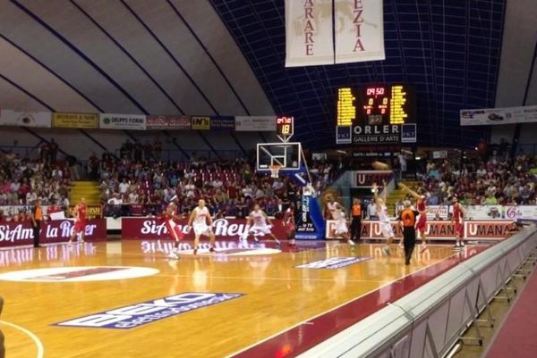 Ολυμπιακός: Η υποδοχή στη Βενετία (video)