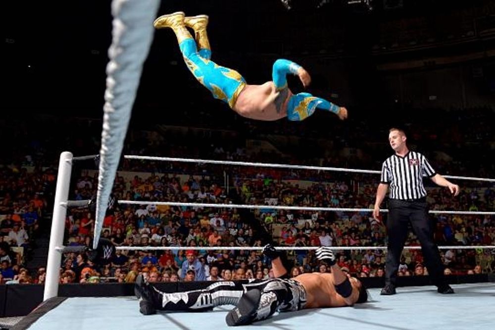 Superstars: Αθόρυβη τριλογία με Sin Cara (photos+videos)