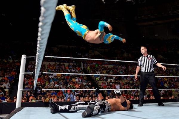 Superstars: Αθόρυβη τριλογία με Sin Cara (photos+videos)