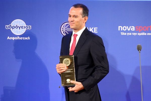 Onsports TV: Η βράβευση του Ολυμπιακού (video)