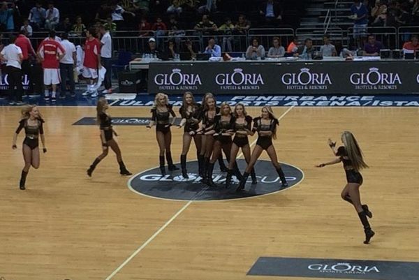 «Gloria Cup»: Πολύχρωμες τσιρλίντερ (photos)