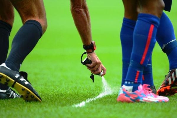 Μπουντεσλίγκα: Ακατάλληλο το σπρέι των διαιτητών