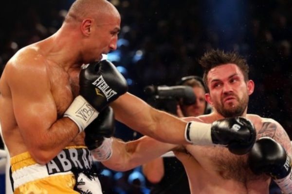 Μποξ: «Καθάρισε» ο Abraham στο Κίελο (videos)