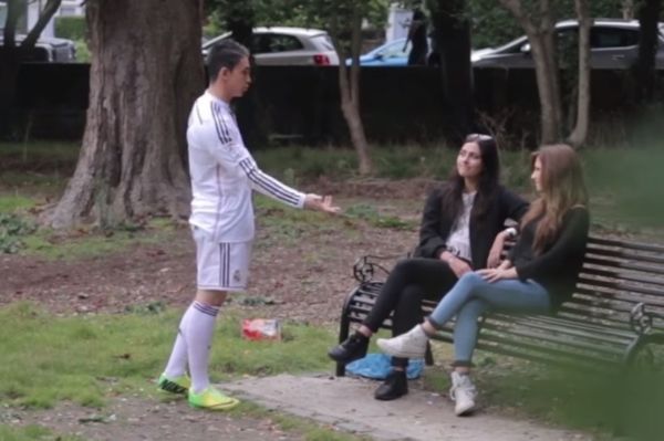 Κριστιάνο Ρονάλντο: Σωσίας «ψαρεύει» με το όνομά του γυναίκες! (video)