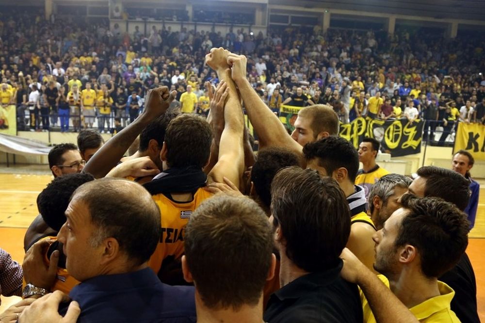 ΑΕΚ: Προπονείται και αναχωρεί