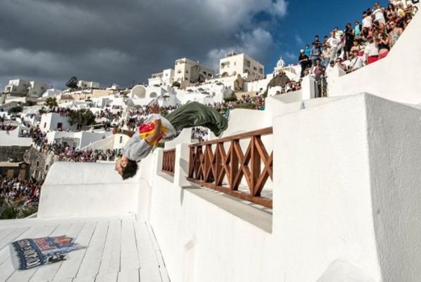 Red Bull Art of Motion: Ελληνική η κορυφή στην Σαντορίνη (photos+video)