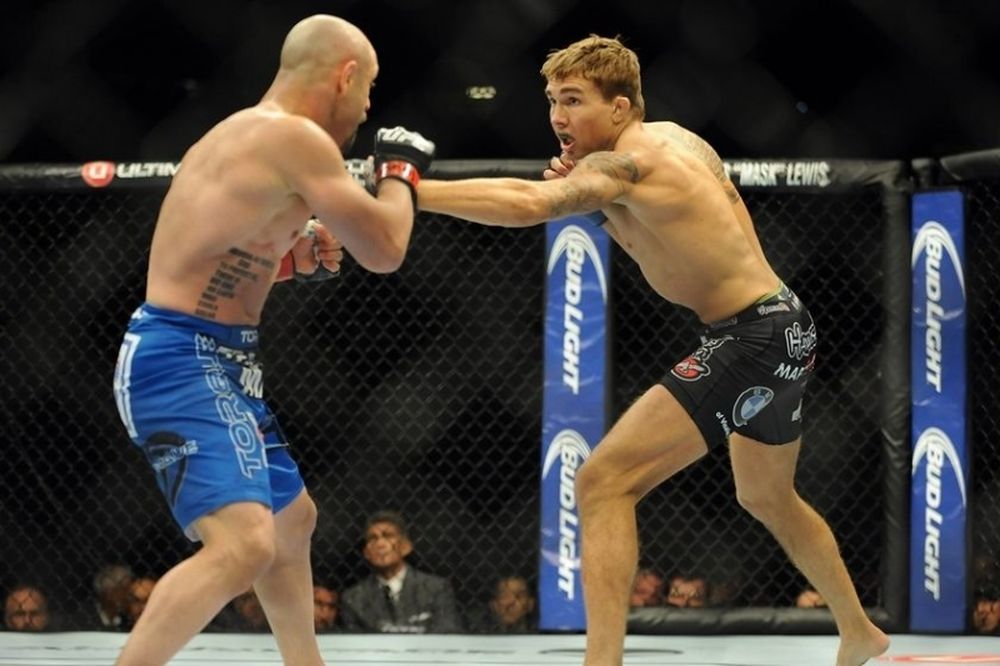 UFC: Ισοπεδωτικός σε… καυγά ο Cody Gibson (video)