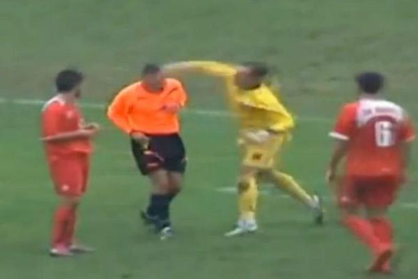 Βοσνία: Τερματοφύλακας γρονθοκόπησε διαιτητή! (video)