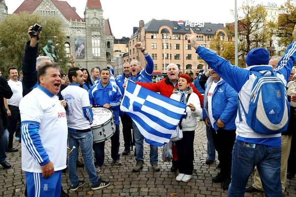 Φινλανδία – Ελλάδα: Στη θέση τους οι Έλληνες οπαδοί (videos)